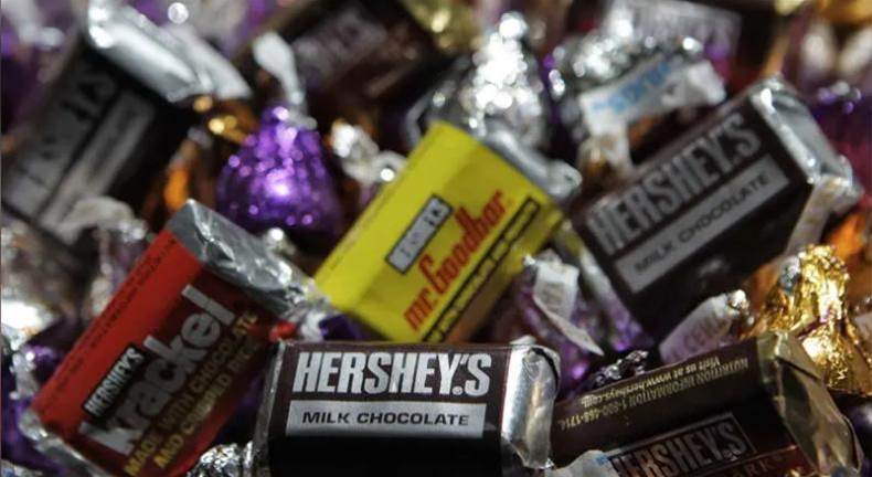 The price of Halloween chocolates has increased by 7.5% compared to last year, prompting manufacturers to promote gummies and licorice instead